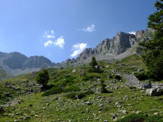 Un chemin de randonnée dans les Pyrénées