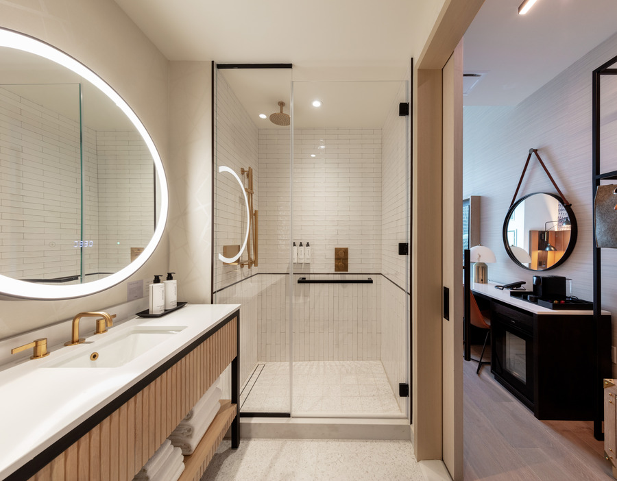 Tempo by Hilton Times Square Guestroom Bathroom